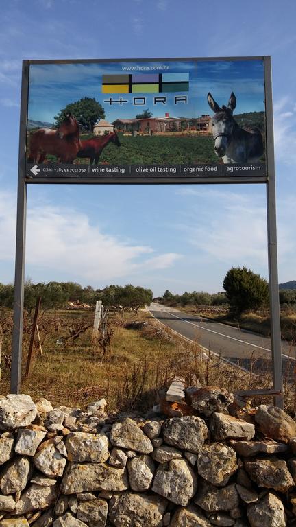 Apartments Srhoj 스타리 그라드 외부 사진