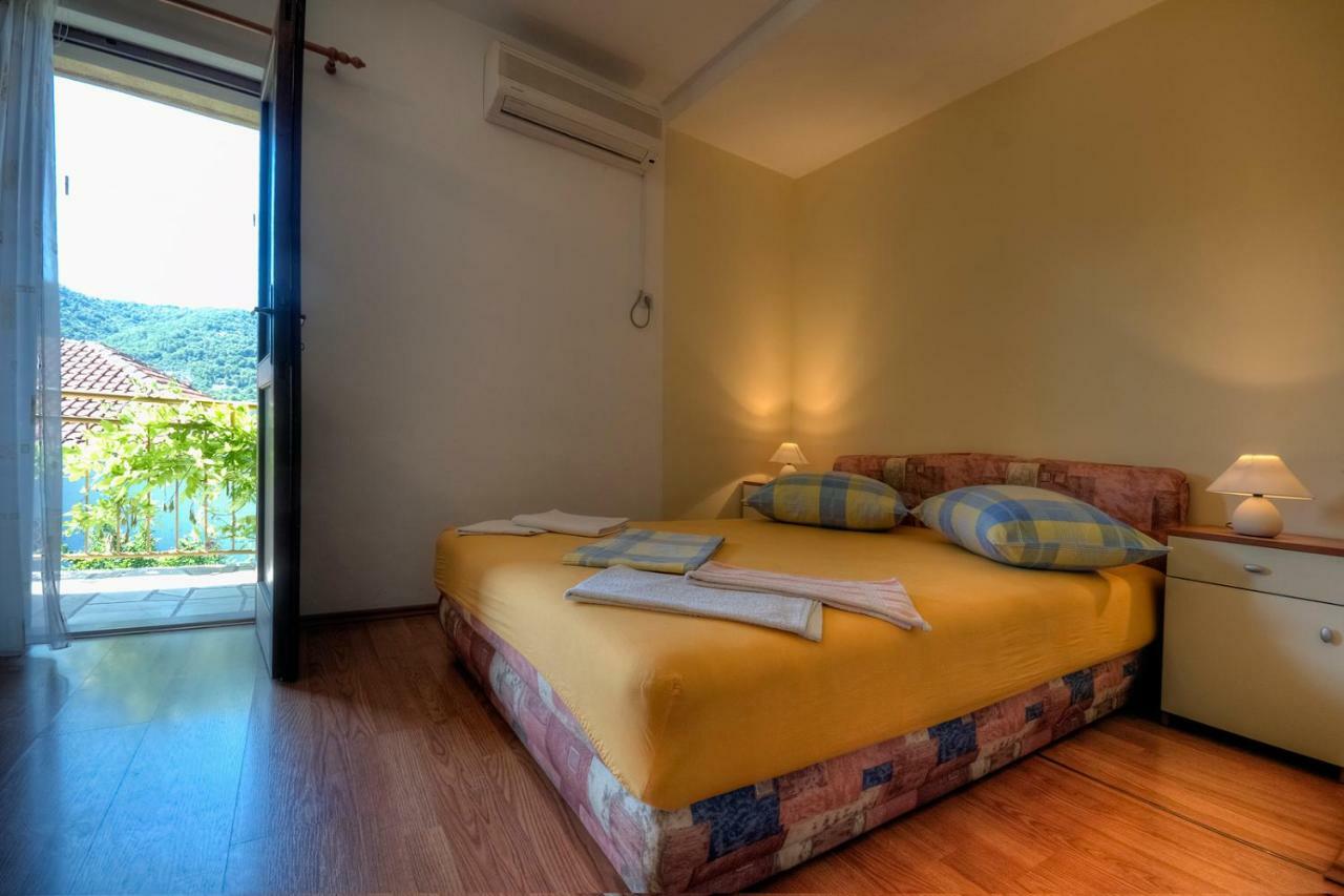 Apartments Srhoj 스타리 그라드 외부 사진