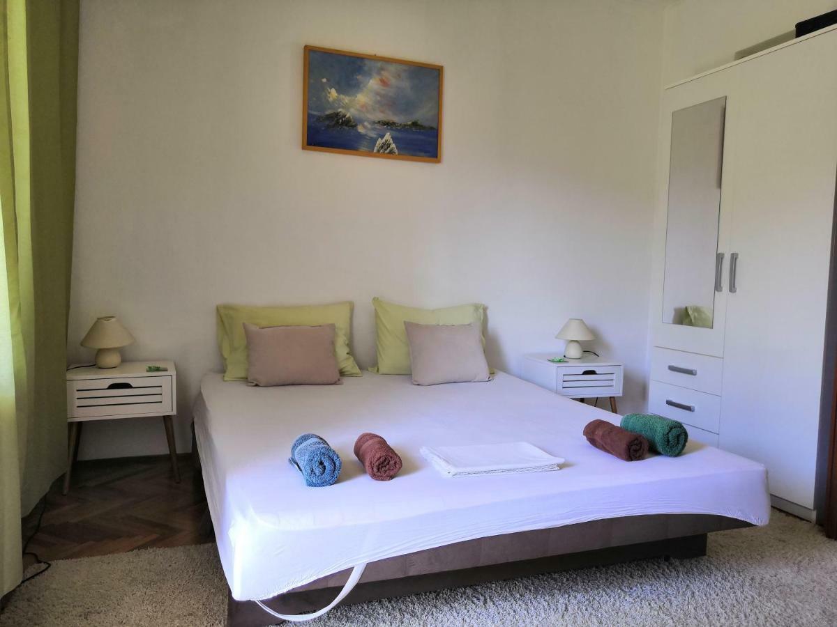 Apartments Srhoj 스타리 그라드 외부 사진